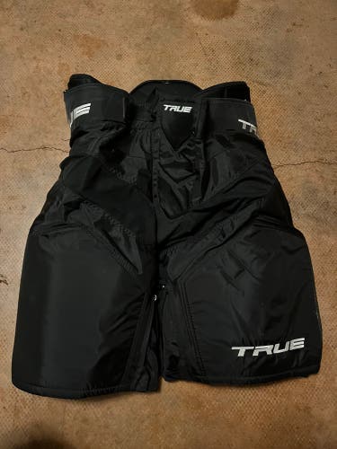 New True Men’s Medium XC9 Hockey pants