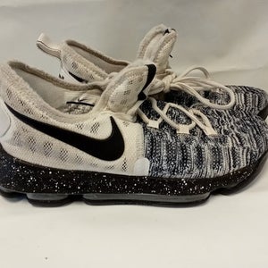 Used Senior 7 Basketball Shoes
