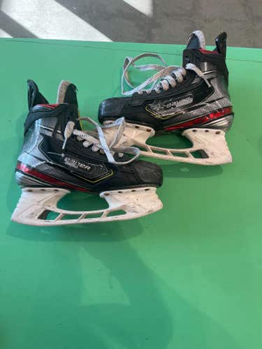 Used Intermediate Bauer Vapor 2X Pro Hockey Skates Regular Width Size 5.5 (No Steel)