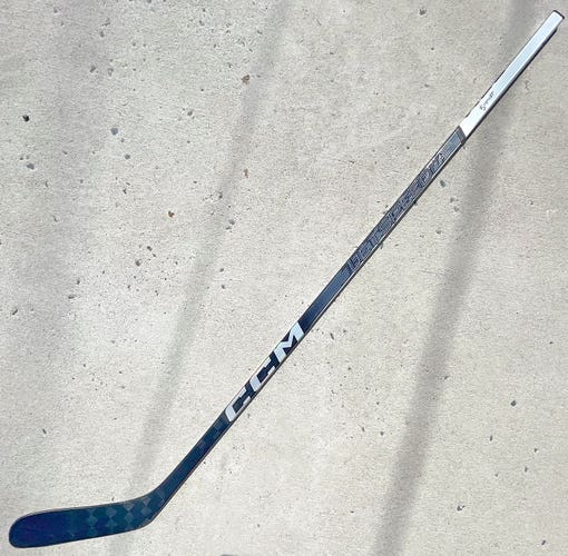 Used Senior CCM Right Handed P88M 75 Flex Pro Stock Jetspeed FT6 Pro Hockey Stick Blue