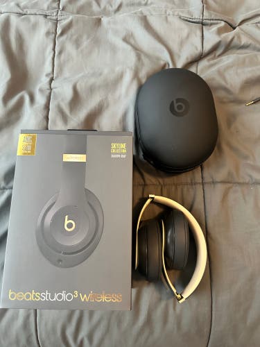 Barely Used Beat Studio 3 Wireless Headphones