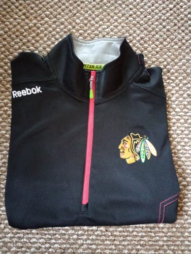 Chicago Blackhawks 1/4 zip Reebok lightweight pullover. Men's Small.