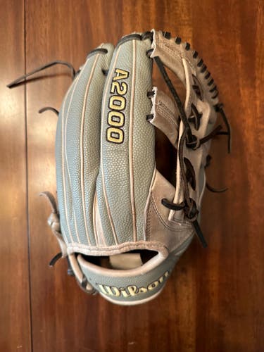 New 2022 Infield Right Hand Throw Wilson A2000 Baseball Glove 12"