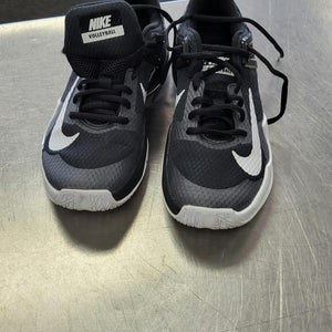 Used Nike Senior 7 Volleyball Shoes 11497-C000140752