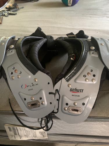 Used Schutt YFLEX 80005 Shoulder Pads