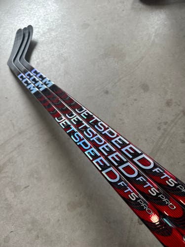 NCAA New Intermediate CCM Right Handed 65 Flex P28 Pro Stock Jetspeed FT5 Pro Hockey Stick