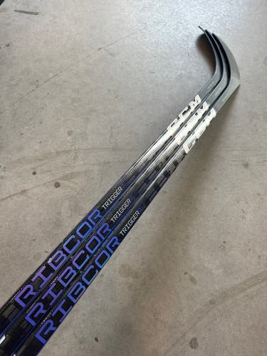 NCAA New Senior CCM Right Handed 85 Flex P29 Pro Stock RibCor Trigger 7 Pro Hockey Stick