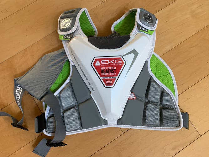 Used Large/Extra Large Youth Maverik MAX EKG Shoulder Pads