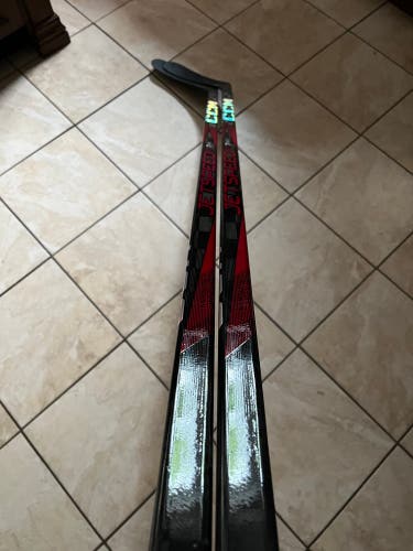 New 2 Pack 2x 70 Flex Left Handed P28 Red JetSpeed FT7 Pro Hockey Sticks