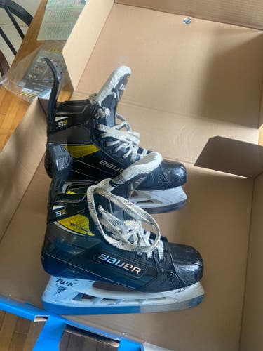 Used Senior Bauer Supreme 3S Pro Hockey Skates 7.5