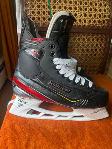 New Senior Bauer Pro Stock 8.5 Vapor 2X Pro Hockey Skates