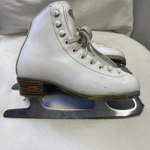 Junior Size 2 Riedell Figure Ice Skates