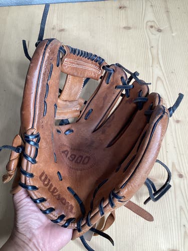 Brown Used Kid Pitch (9YO-13YO) Wilson A900 Right Hand Throw Infield Baseball Glove 11.5"