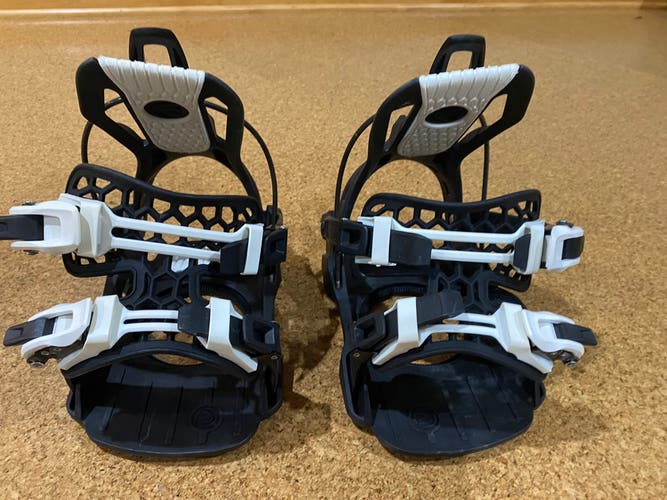 Flow Micron Youth Snowboard Bindings Size M (4.5-8.5)