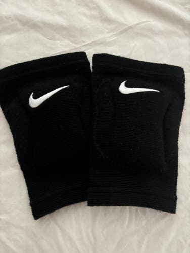 Nike Streak Volleyball Knee Pads - XS/S