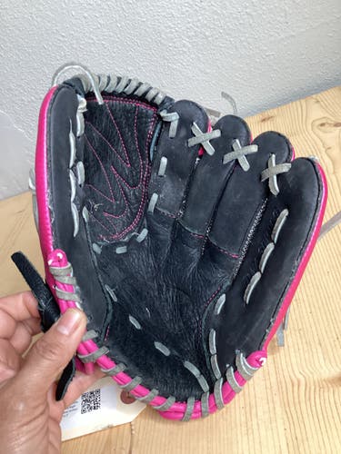 Pink Used Louisville Slugger Diva Right Hand Throw Softball Glove 10.5"