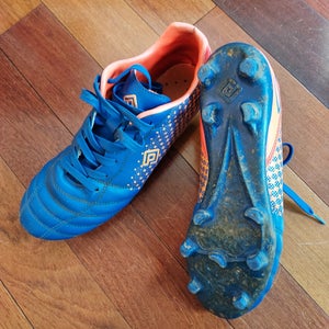 Used Size 7.0 (Women's 8.0) Umbro Cleats