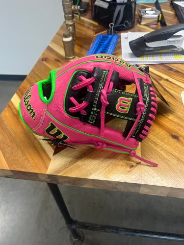 New 2023 Infield 11.5" A2000 Baseball Glove