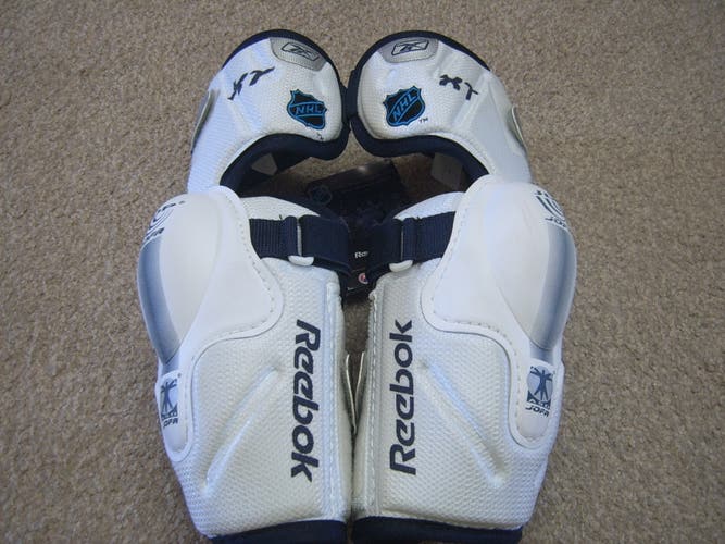 Hockey Elbow Pads-New with Tag JOFA RBK XT Senior Hockey Elbow Pads size Large Solid/Hard Protection