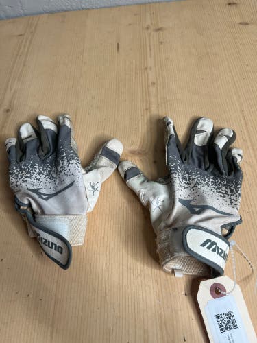 White Used Medium Mizuno Batting Gloves