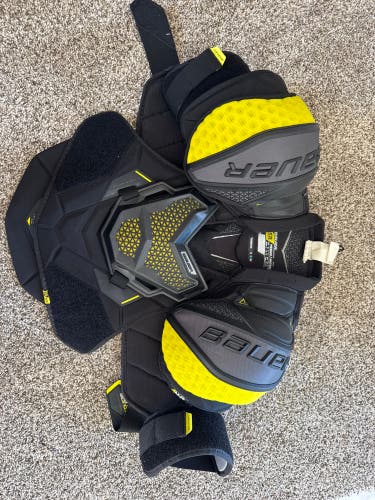 Bauer Ultrasonic shoulder pads