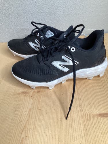 Black Used Size 7.0 (Women's 8.0) Adult Men's New Balance Low Top Footwear Molded Cleats