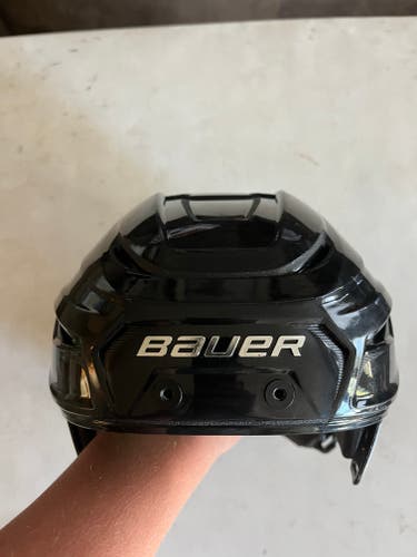 New Medium Bauer Hyperlite Helmet