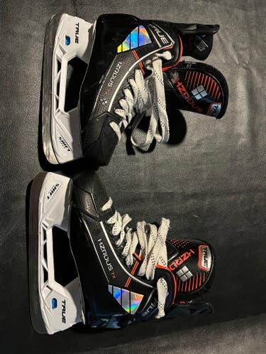 Used Intermediate True HZRDUS 7X Hockey Skates Regular Width Size 5