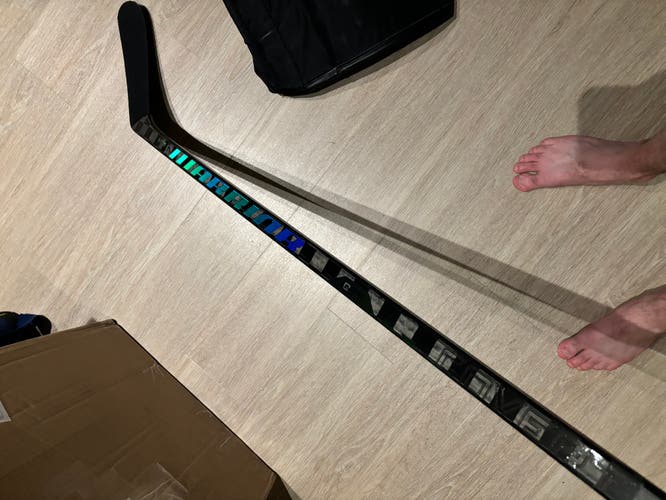 Used Senior Warrior Right Handed P28 Pro Stock Alpha LX2 PRO Hockey Stick