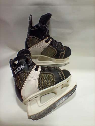 Used Ccm Youth 09.0 Ice Skates Ice Hockey Skates