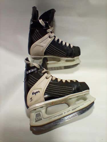 Used Ccm 220 Youth 09.0 Ice Skates Ice Hockey Skates