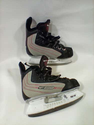 Used Bauer Ignite Youth 13.0 Ice Skates Ice Hockey Skates