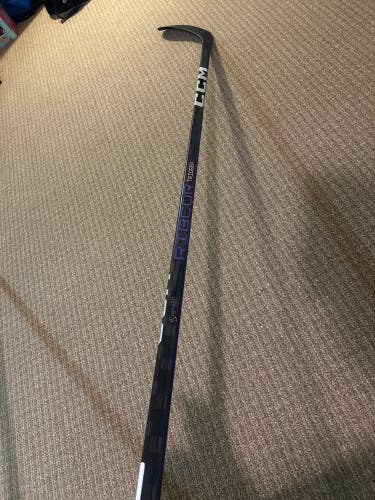 New Senior CCM Right Handed P28 Pro Stock RibCor Trigger 7 Pro Hockey Stick