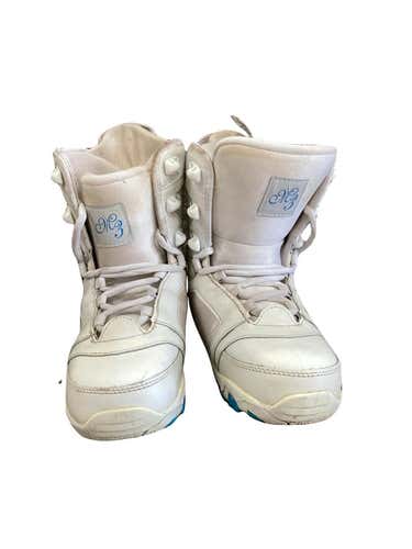 Used M3 Venus Senior 6 Women's Snowboard Boots