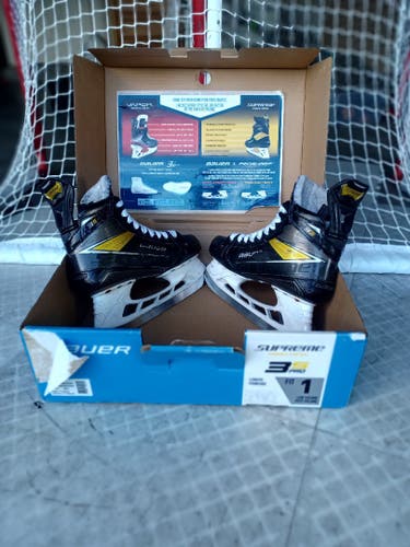 Used Intermediate Bauer Size 5.5 Supreme 3S Pro Hockey Skates