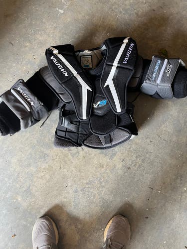 Vaughn V9 Jr S/M Goalie Chest Protector