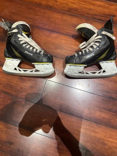 Junior Used CCM Tacks 3052 Hockey Skates Size 5.5