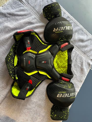 Used Small Bauer Vapor 3X Shoulder Pads