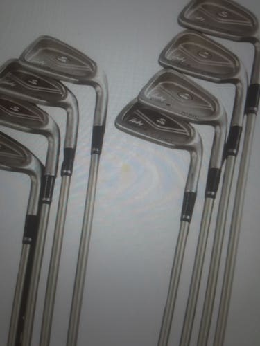 Used Women's Cobra Ladies Cobra Right Handed Iron Set Ladies Flex 8 Pieces Graphite Shaft