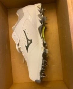 Brand New Mizuno 9 Spike Swift 5 - White - New Size Women's 10