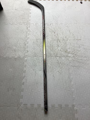 Used Junior Bauer Right Handed P92  Vapor Hyperlite 2 Hockey Stick