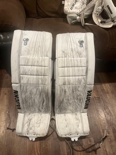 Vaughn VE8 Pro  33+2 Leg pads White