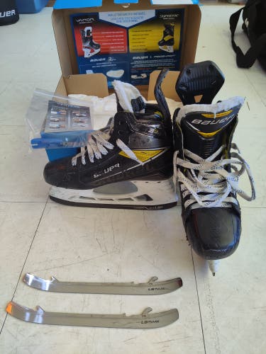 Used Intermediate Bauer Supreme 3S Pro Hockey Skates Size 5.5