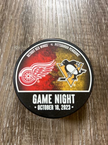 GAME NIGHT PUCK DETROIT RED WINGS VS PITTSBURGH PENGUINS 10/18/2023