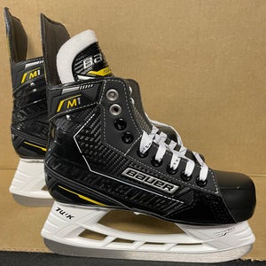 New Bauer Supreme M1 Hockey Skates Sz.2.5D