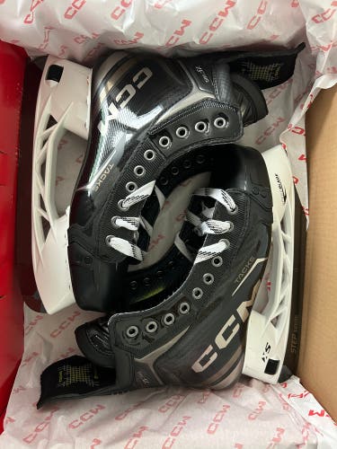 New Senior CCM Regular Width  8.5 Tacks XF Pro Hockey Skates