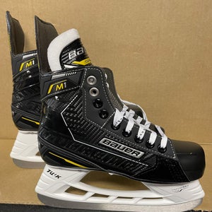 New Bauer Supreme M1 Hockey Skates Sz. 4D