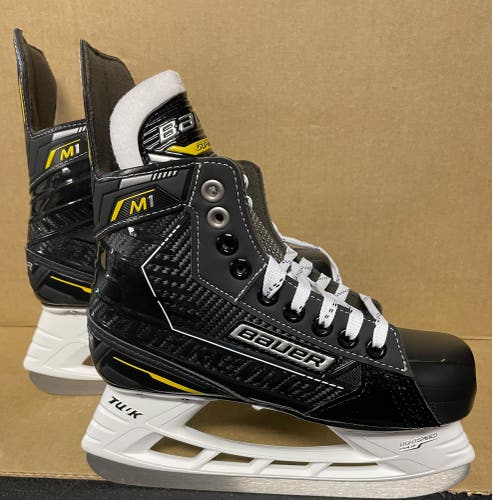 New Bauer Supreme M1 Hockey Skates Sz. 4D