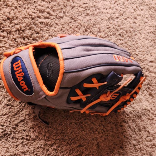 Wilson Right Hand Throw A450 Baseball Glove 11.5" Awesome Glove for 7-12 year olds