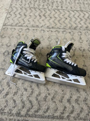 Used Junior Bauer Regular Width Size 2 GSX Hockey Goalie Skates